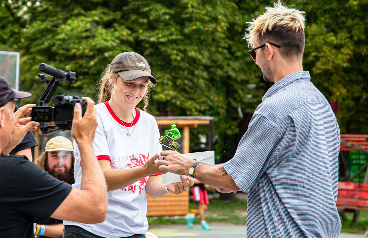 Shoutourt an die Gewinnerin des Best-Trick-Contests der Damen: Linda Grabner (ich konnte mir gerade so ihren neuen Spitznamen verkneifen, den mag sie nämlich nicht)