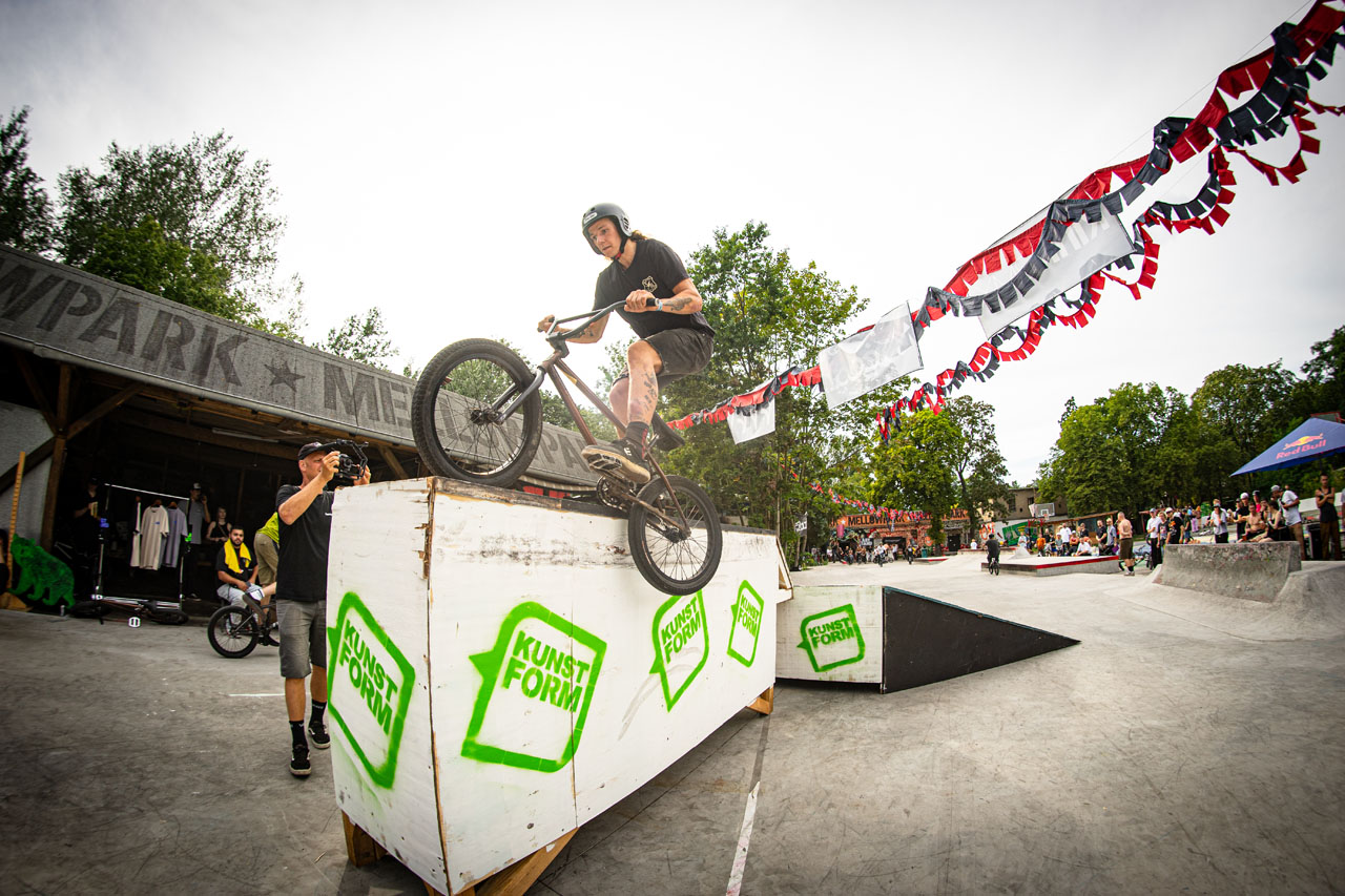 Nathan Goring war ein Teil der Bristol-Posse, die durch fragwürdige Tattoos und hammerharte Tricks auf sich aufmerksam machte