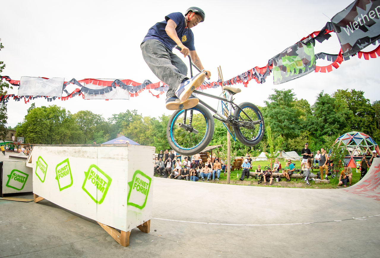 Sikharin Supanmart, Feeble to Whip auf entspannt