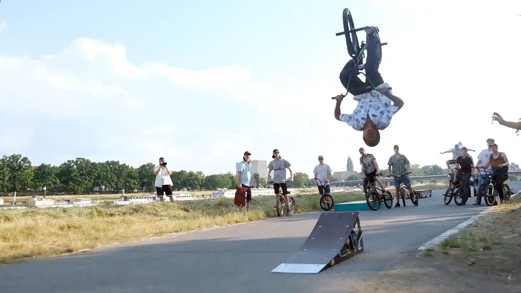 Das Striitklin Kollektiv hat auch in diesem Jahr wieder zum Railjam nach Dresden geladen. Hier sind die Highlights eines spitzenmäßigen Abends am Elbufer.