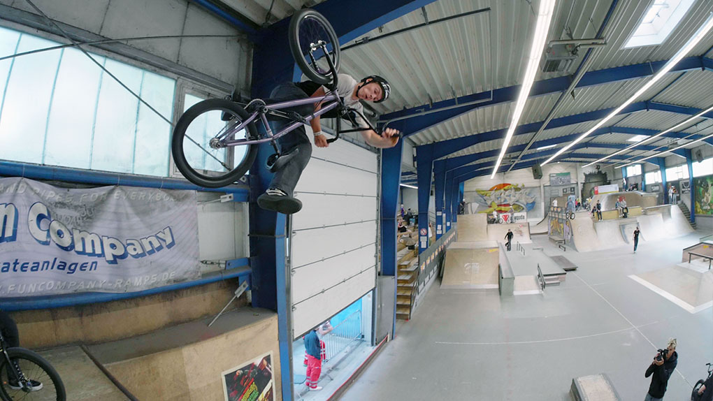 Wir haben auf den Nitro Circus Junior Games 2023 im I-Punkt Skateland vorbeigeschaut und sind schockiert! Warum, erfährst du hier.