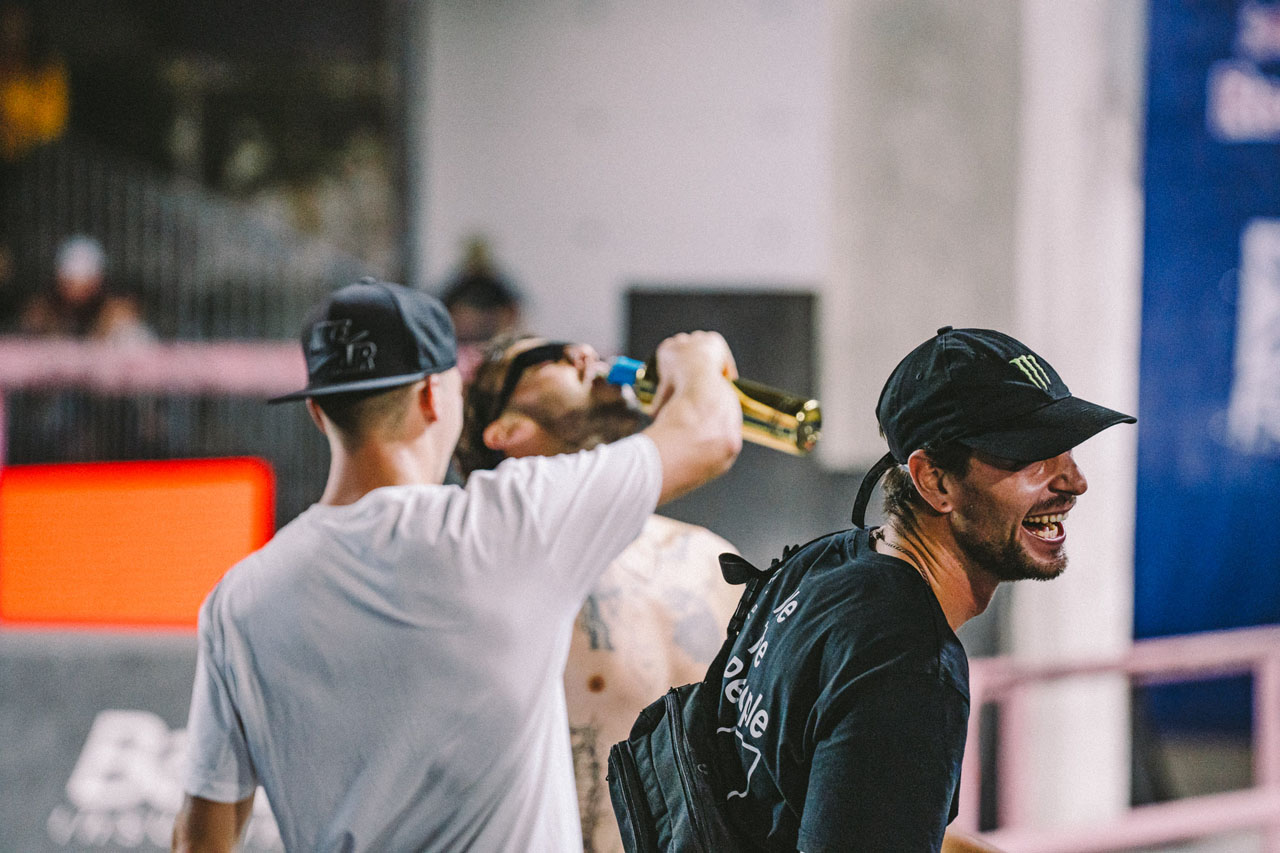 Joe Jarvis (im Hintergrund) konnte auch in diesem Jahr wieder die Partywertung auf der Simple Session für sich entscheiden