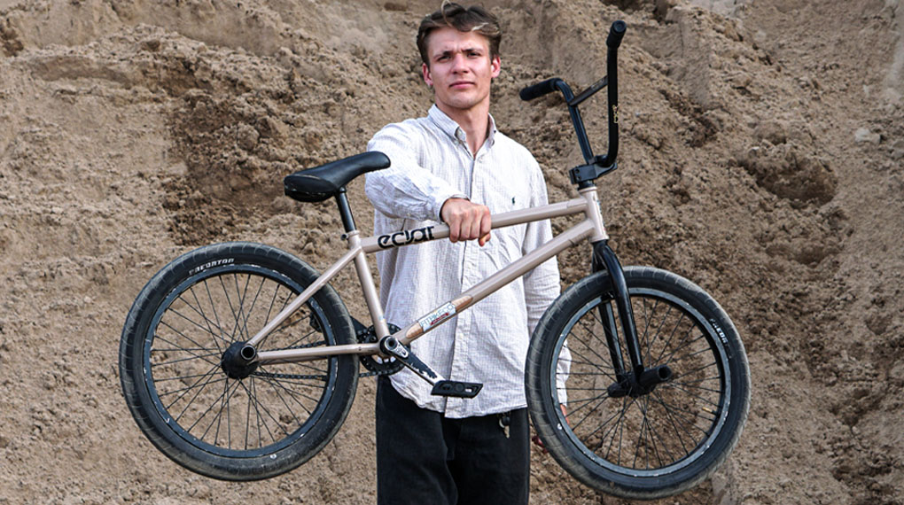 Wir haben Kilian Reichmeyers aktuellen Fitbikeco. X éclat Build genauer unter die Lupe zu nehmen und den Wahlkölner gleich noch zum Interview gebeten.