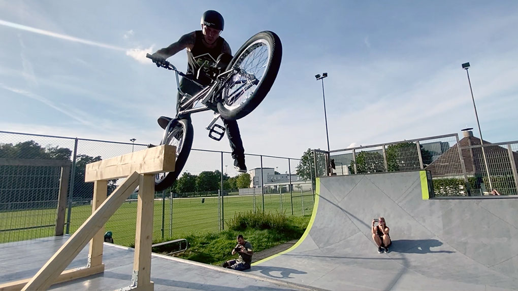 Mark König beweist mit seinem Beitrag zum Ride On Video Comp Over 40s, dass er auch nach längerer BMX-Abstinenz nichts verlernt hat.