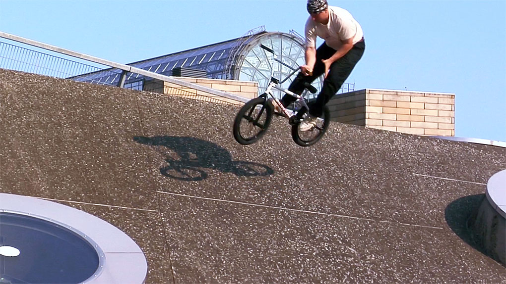 Für seinen "Welcome to Fiend X SIBMX"-Edit haben Florian "Flocksn" Kranz und seine Homies die Straßen und Skateparks von Aarhus (Dänemark) unsicher gemacht.