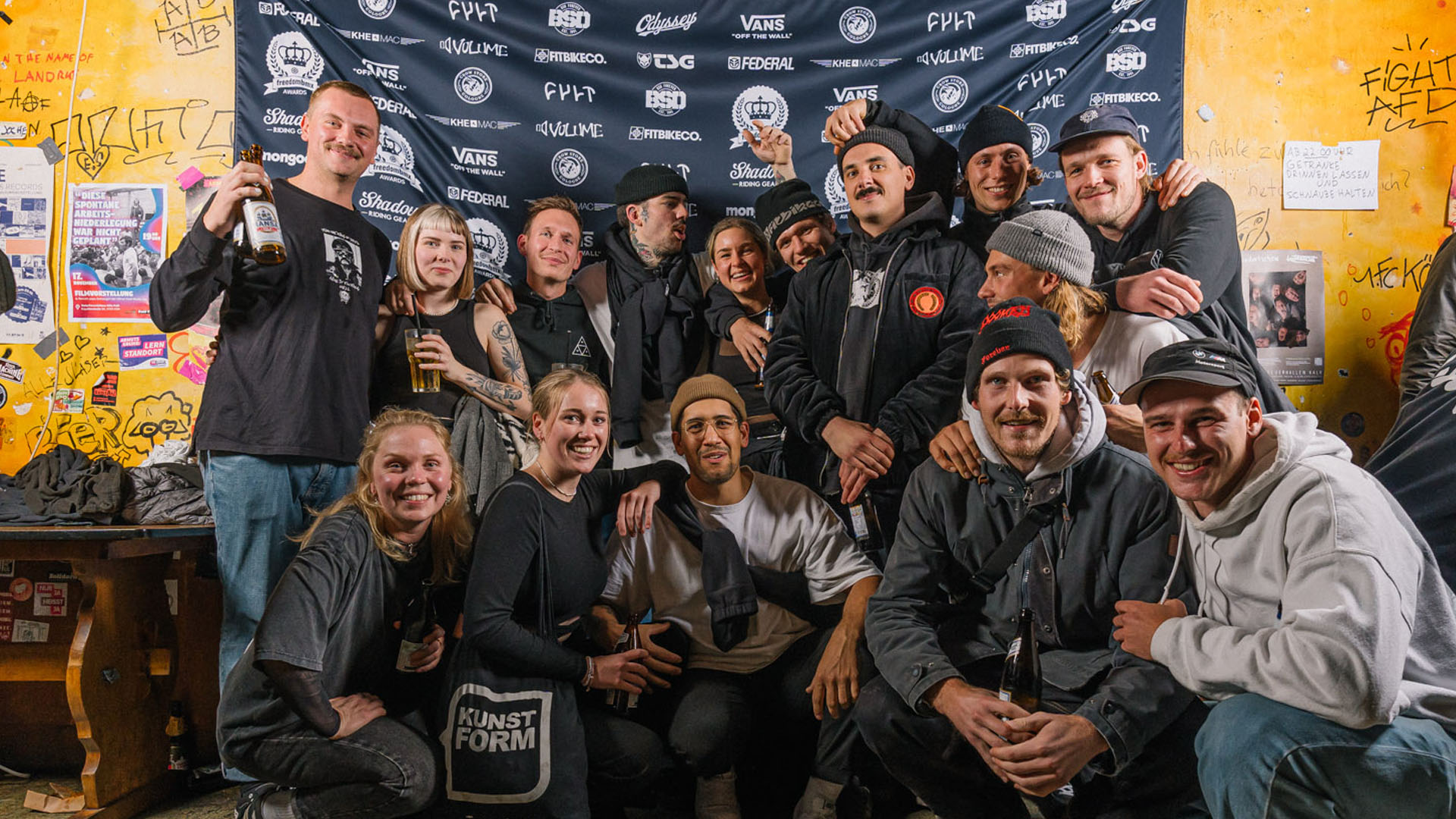 Bevor zum 12. Mal die freedombmx Awards verliehen wurden, stand für unsere Gäste erst einmal der Pflichttermin vor der Fotowand auf dem Programm!