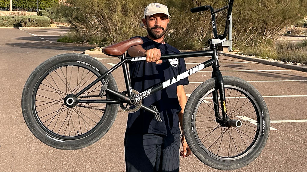 Der Mankind-Fahrer Jamal Zoga ist sowohl auf als auch neben dem BMX-Rad ein spitzenmäßiger Typ. Wir haben uns sein Rad einmal genauer angeschaut.