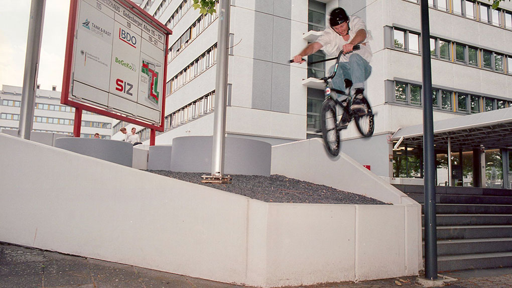 Jonathan Hausmann war für sein "Passenger"-Video in halb Europa und sogar auf dem Westbalkan unterwegs. Hier entlang für das überaus gelungene Ergebnis.