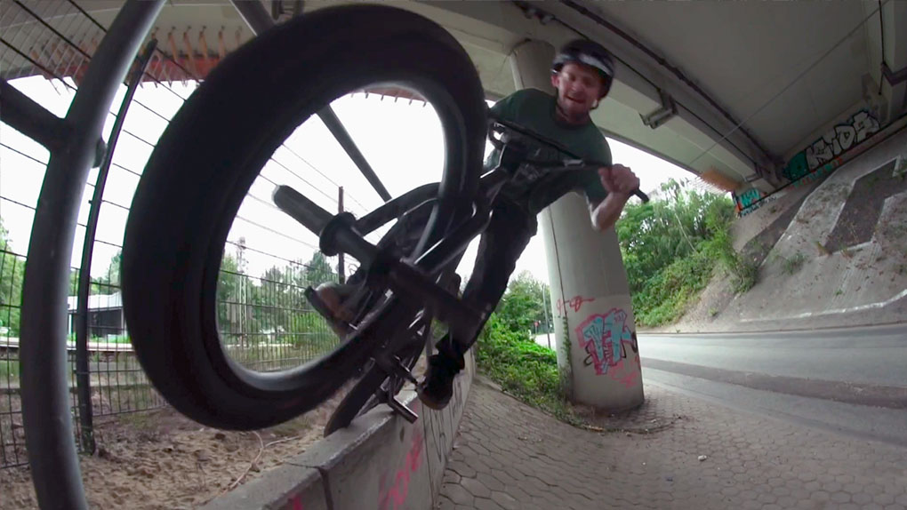 Für dieses Video hat Pierre Hinze in Hamburg einige Missionen abgehakt, die der Verde- und Cinema-Fahrer schon ne ganze Weile auf dem Zettel hatte.