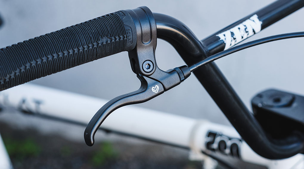 Wenn auch du Tricks mit so fancy Namen wie Fufanu und Abubaca machen möchtest, solltest du dir den neuen Sniper Lever von éclat einmal genauer angucken.