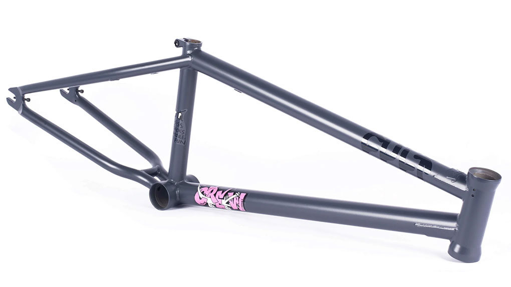 Bei Traffic Distribution ist eine Ladung mit Rahmen von der Cult Crew reingeflattert, darunter Devon Smillies brandneuer Signature Frame. Mehr dazu hier.