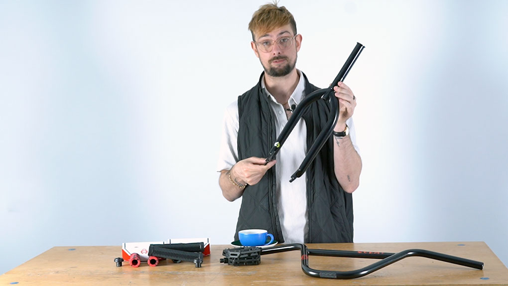 In dieser Episode von "Tech Talk" stellt uns Dave Paterson einige interessante Teile von éclat BMX vor, darunter der neue Signaturelenker von Lewis Mills.