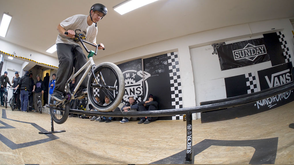 Wir waren beim 20. Geburtstag von kunstform BMX Stuttgart, um mit unseren schwäbischen Homies komplett durchzudrehen. Hier ist das Video der wilden Sause.