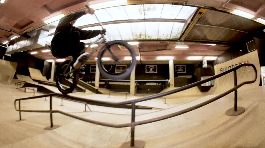 Kilian Roth ist neu im Team von Source BMX und hat als Einstand gleich mal einen geisteskranken "Lock-In"-Edit in dem Indoorpark seines Sponsors gefilmt.