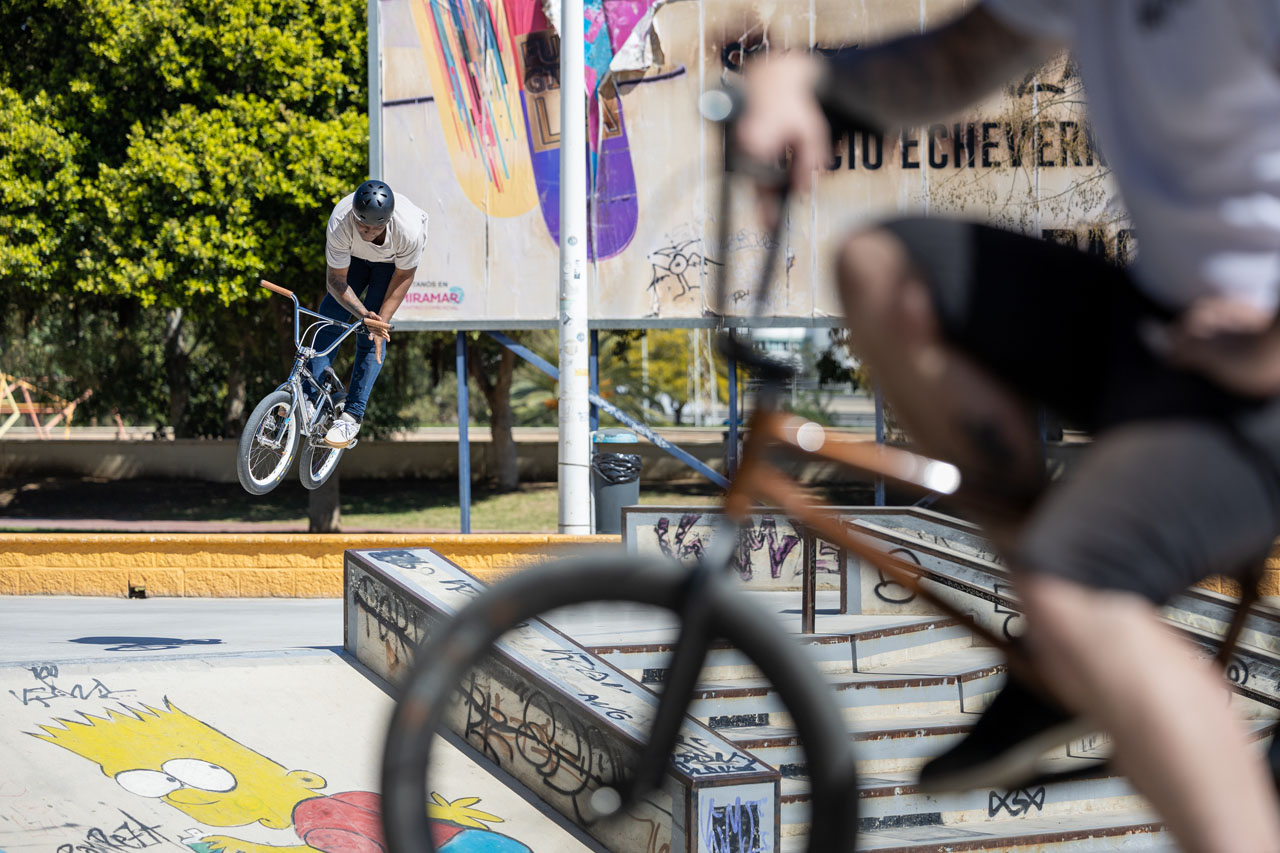 Etwa eine Dreiviertelstunde südlich von Málaga befindet sich in Fuengirola ein weiteres Sahnestückchen von Skatepark: Leon Binckebanck, Ledge Ride to 180 Bar