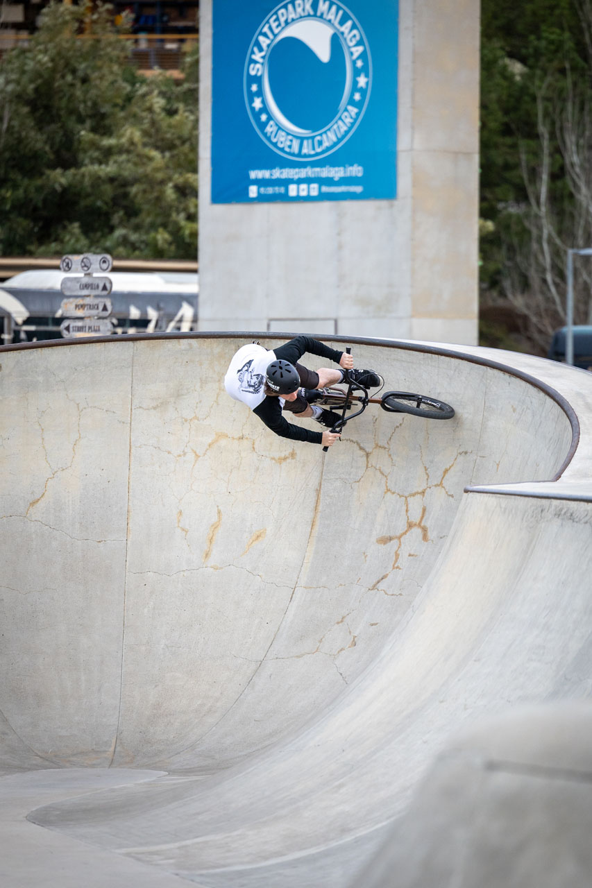 Der Málaga Skatpark hat jede Menge prächtige Rundungen für Highspeedlines zu bieten