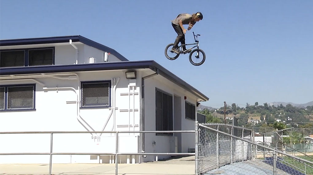 Dennis Enarson ist bekannt für seine wilden Edits, aber was er da mit "Raven" für Odyssey abgeliefert hat, schlägt dem Fass den Boden aus! NICHT VERPASSEN!