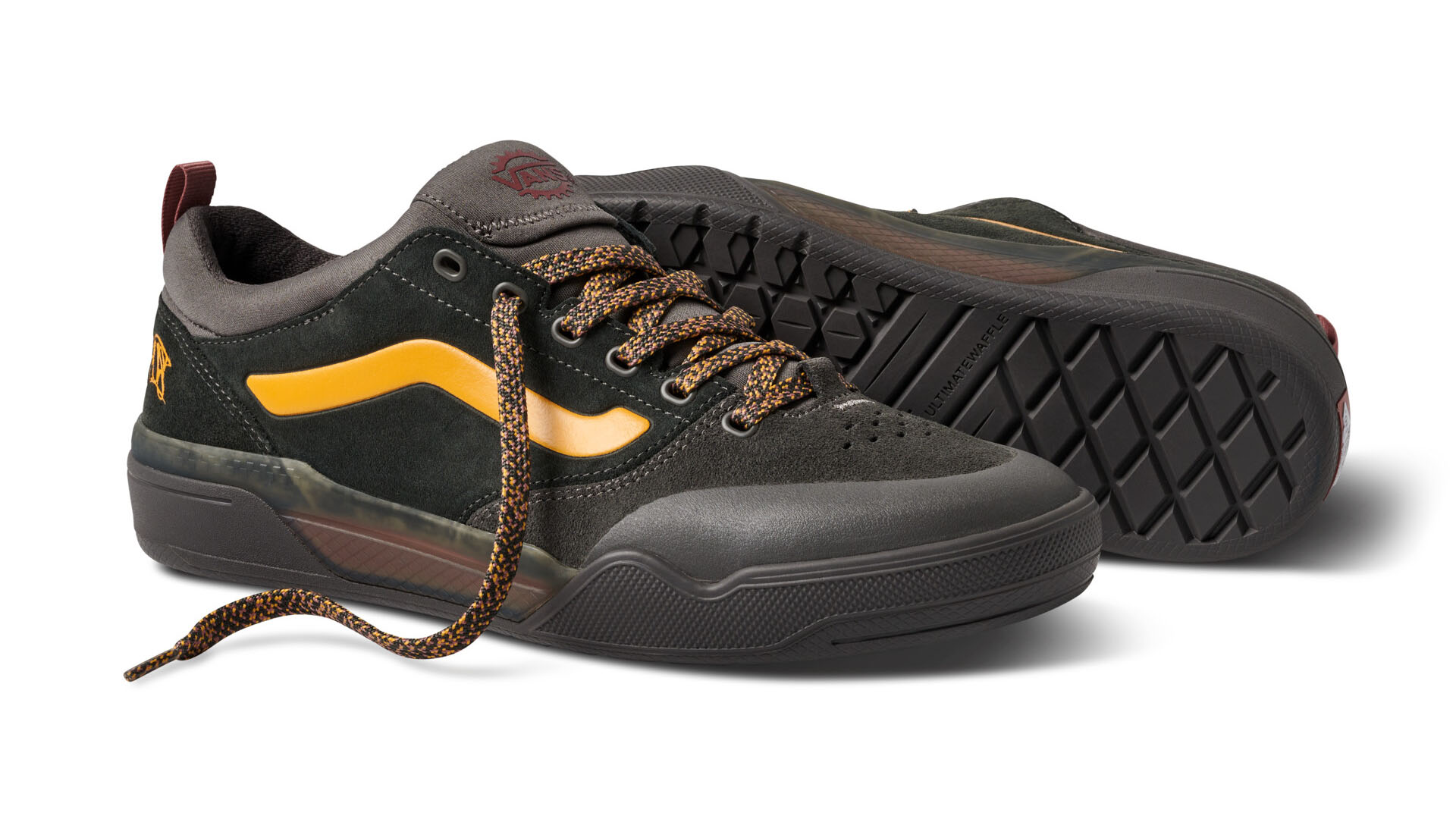 VERLOSUNGSALARM! Wie verlosen 3 x 1 Paar von Lewis Mills