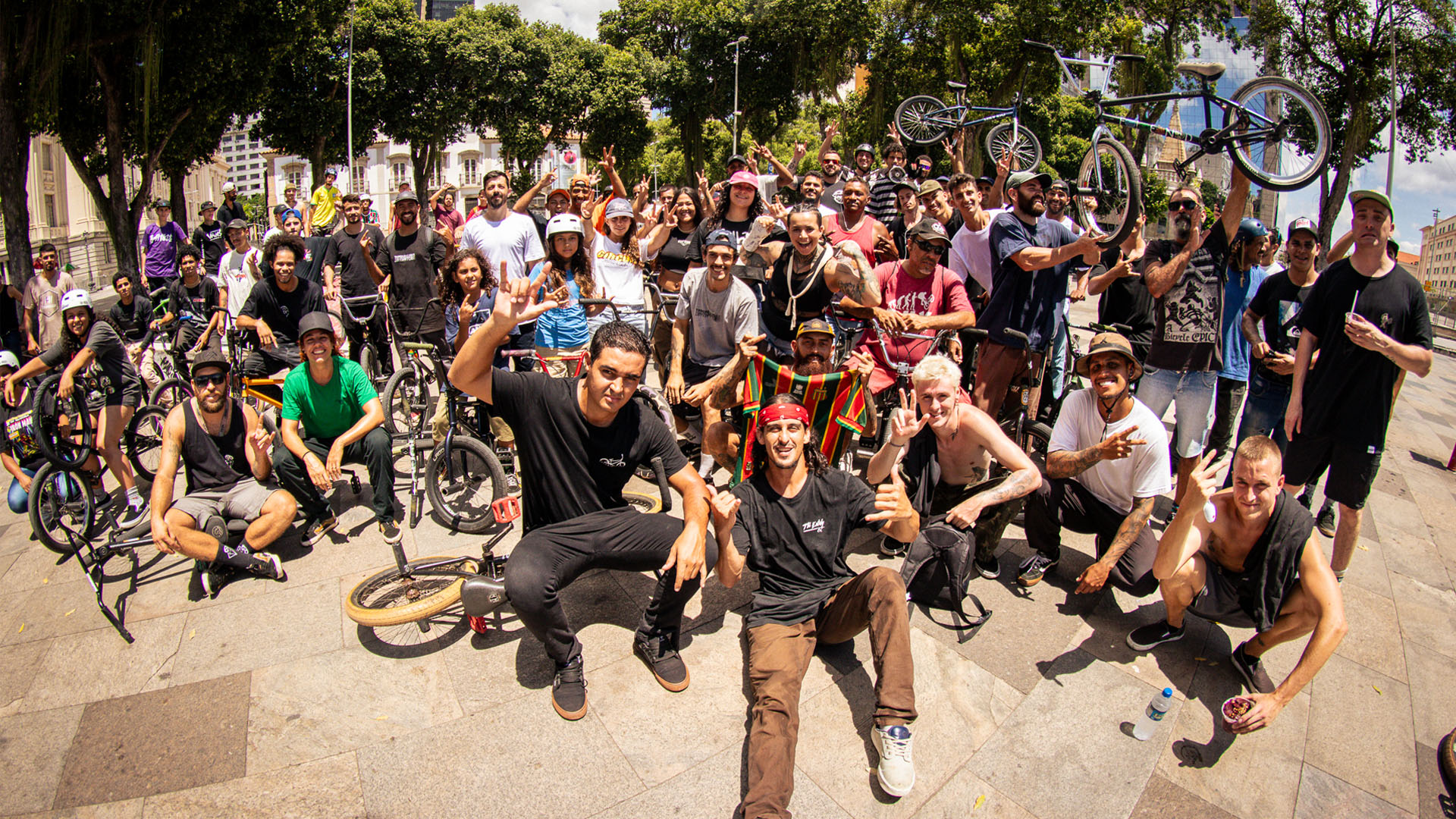 Für den Rio BMX Day kamen etwa 200 Fahrer:innen aus ganz Brasilien in der zweitgrößten Stadt des Landes zusammen. Checkt die Fotogallery und das Video!