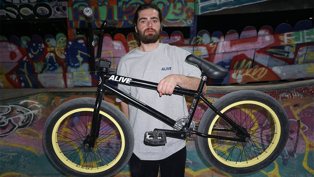 Tom Röhr ist ab sofort über Traffic BMX für Alive Industry unterwegs. Für diesen Bikecheck haben wir seinen neuen Hobel genauer unter die Lupe genommen.