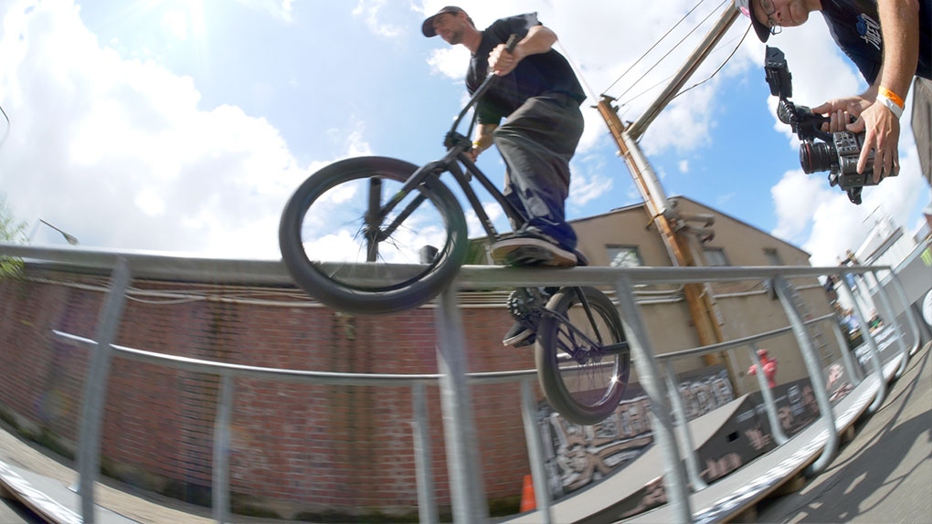Was beim Wethepeople BMX Best Trick Jam auf dem Hammer & Nails Fest 2024 hinter den AbenteuerHallenKalk in Köln abging, war nicht mehr die Normalität!