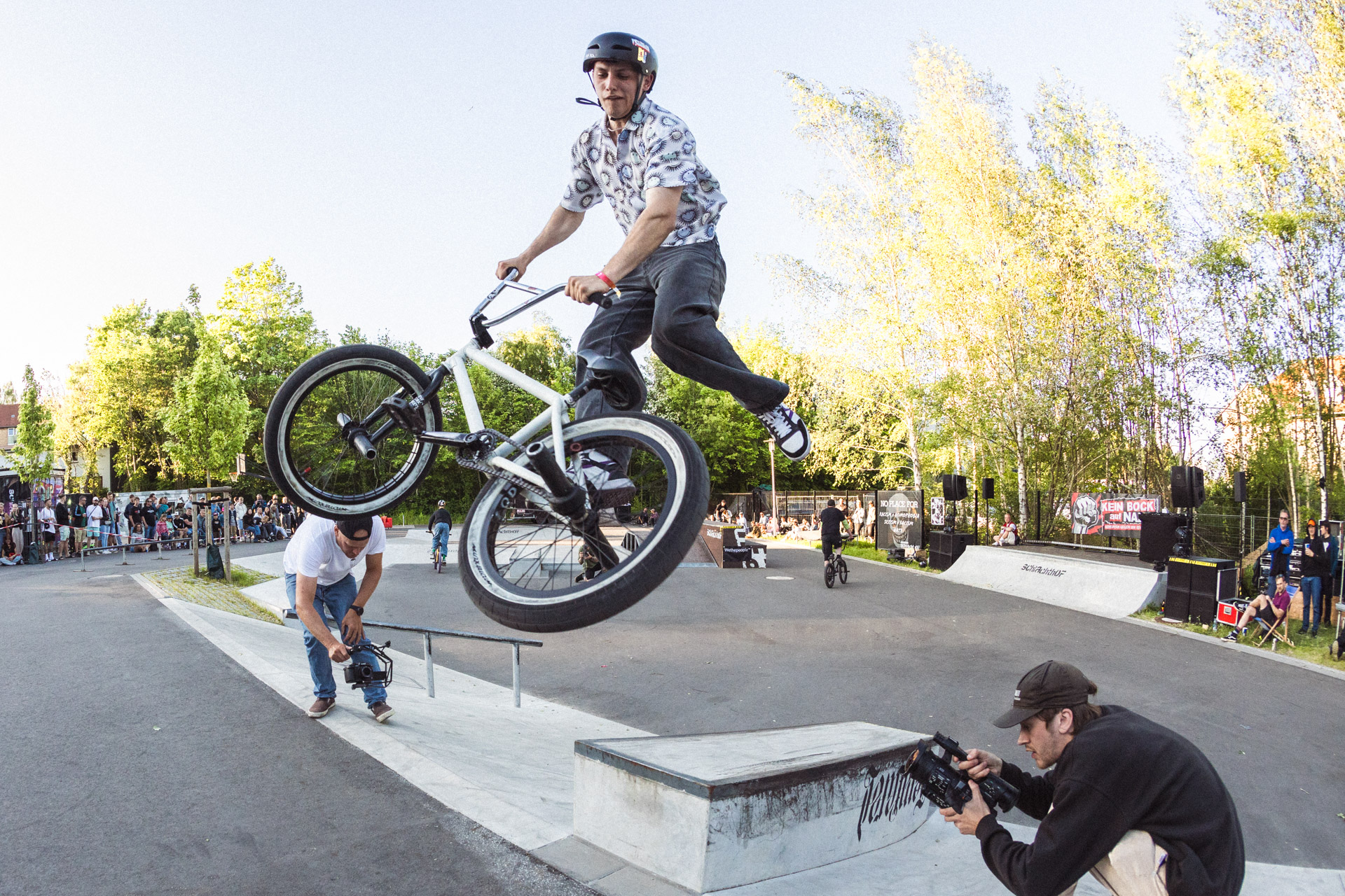 Los gingen die Festivitäten am Freitagabend mit Street. Hier haben wir Nazariy Danyliuk, der hart für diesen Manny to Whip kämpfte und den Trick schließlich mit einem geliehenen Rad (!) auch schaffte