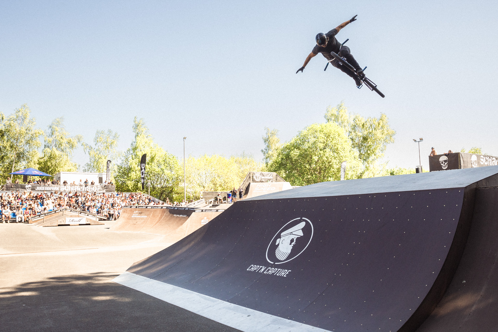 Mankind-Teamfahrer Jonas Lindermair ist trotz seines noch recht jungen Alters fast schon ein Urgestein in der Deutschen Contestszene. 360er Nohander von ihm über die Box