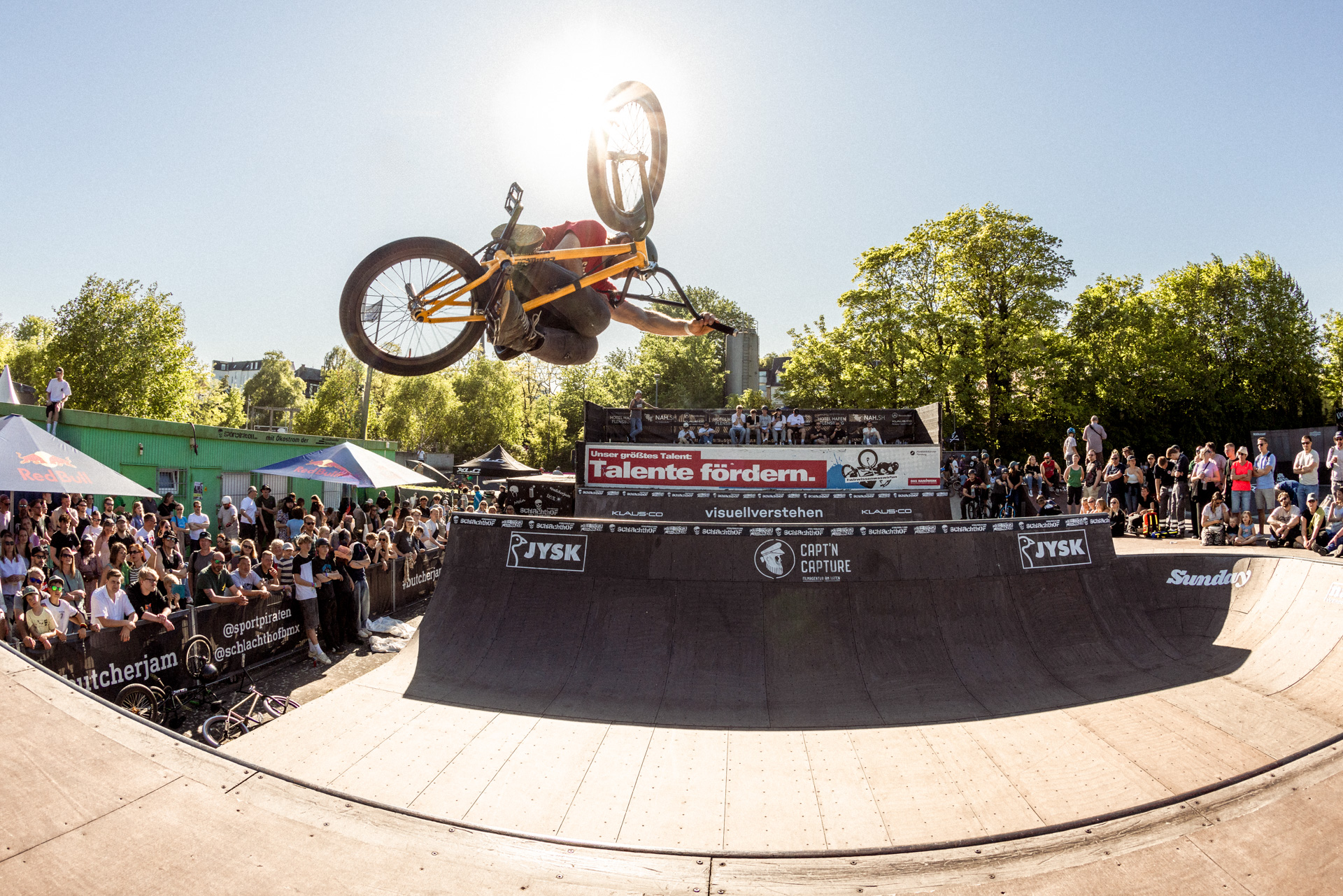 Daniel Traeder beim Warmfahren für den Minirampencontest der Amateure