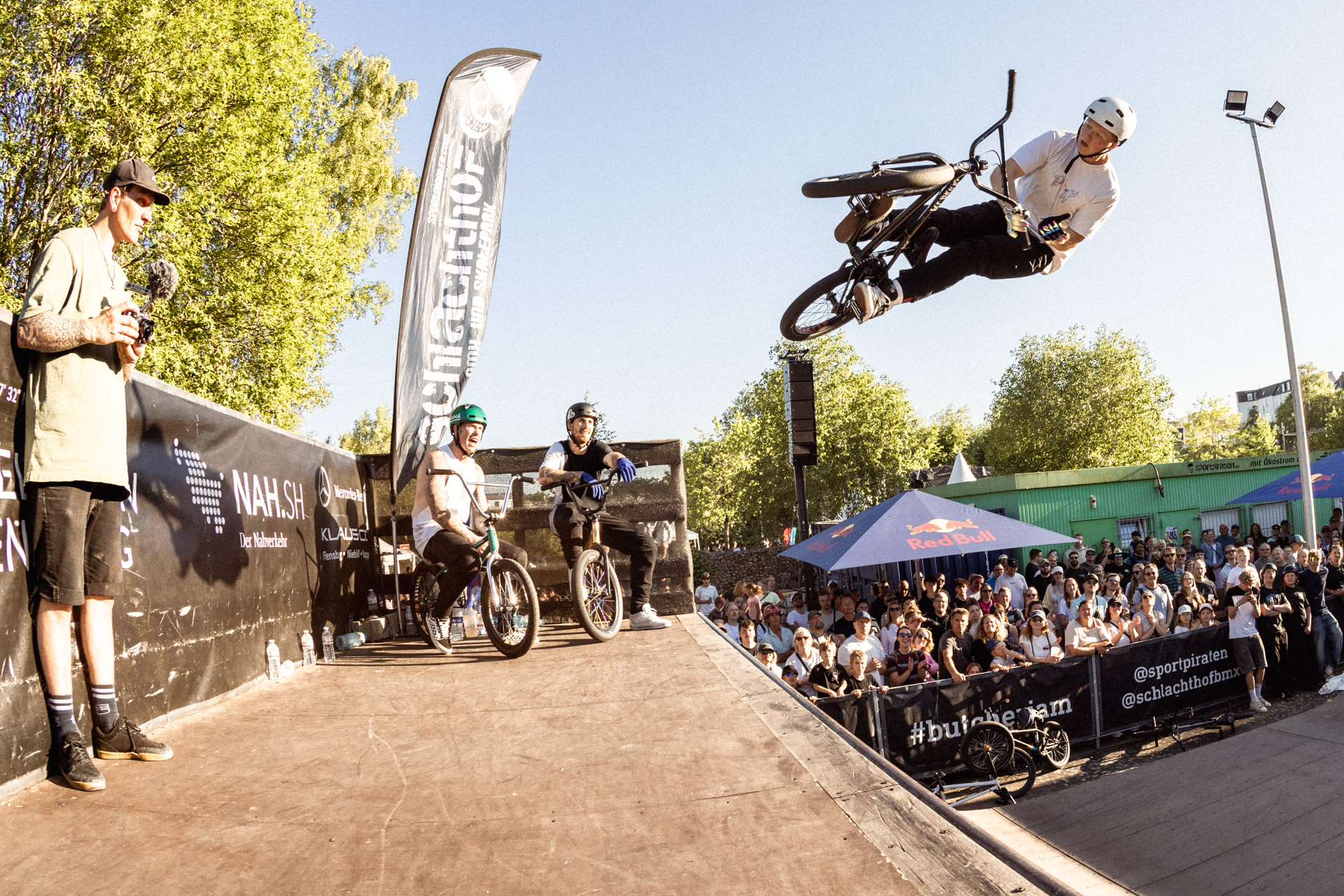 James Jones feuert seinen Kollegen Reef Way ordentlich an