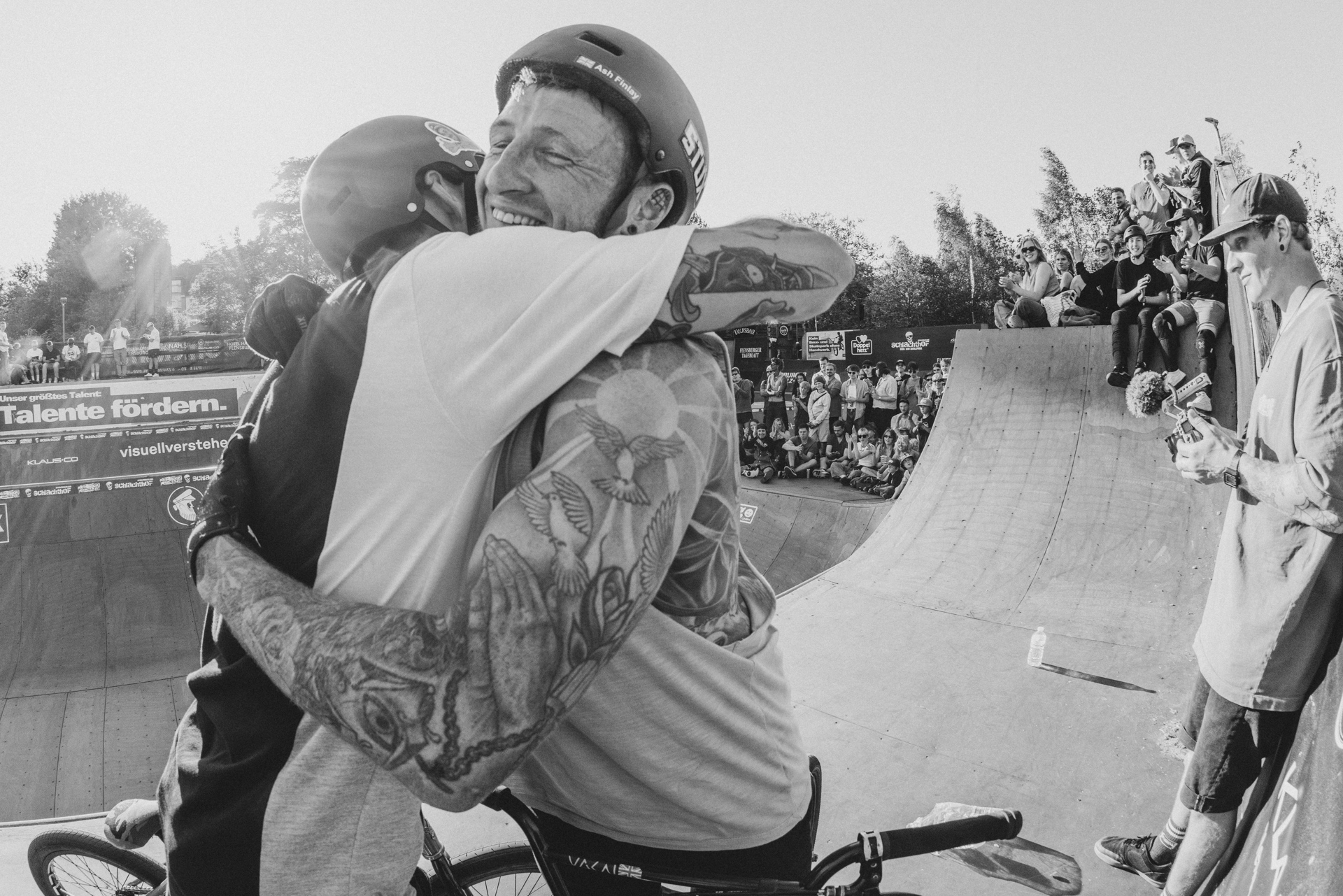 Konkurrenzkampf, nein danke! Einer der vielen positiven Aspekte von BMX ist doch, dass sich die Fahrerinnen und Fahrer immer füreinander freuen! Und das auch dann, wenn die bessere Leistung von jemanden anderes bedeutet, dass man selbst schlechter auf einem Contest abschneidet