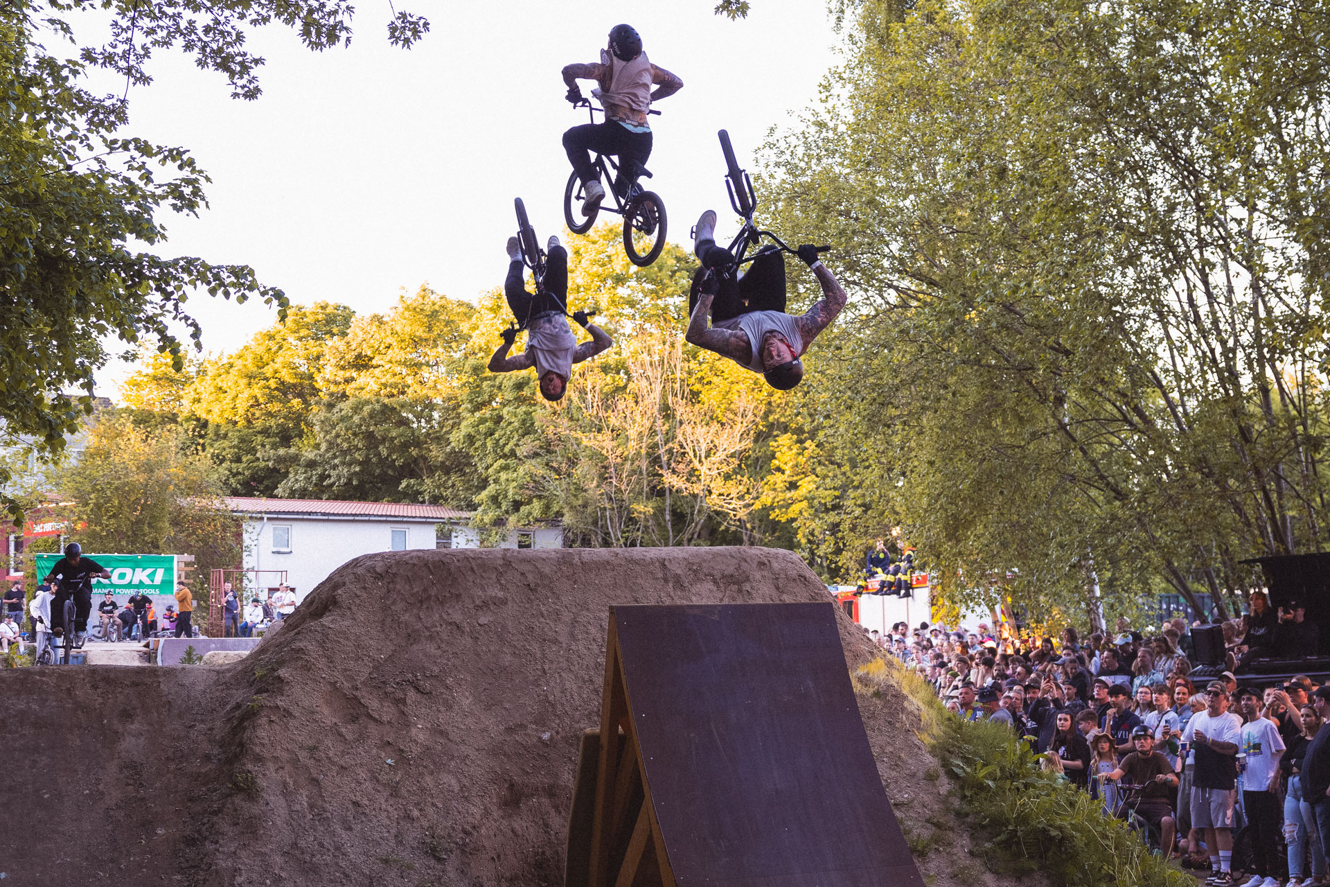 Jede Wette, dass noch niemand auf der ganzen Welt, mehr Double Backflips innerhalb von 60 Minuten auf eine Dirtlandung gezimmert hat, als Ash Finlay während des Dirtcontests auf de Butcher Jam 2024!