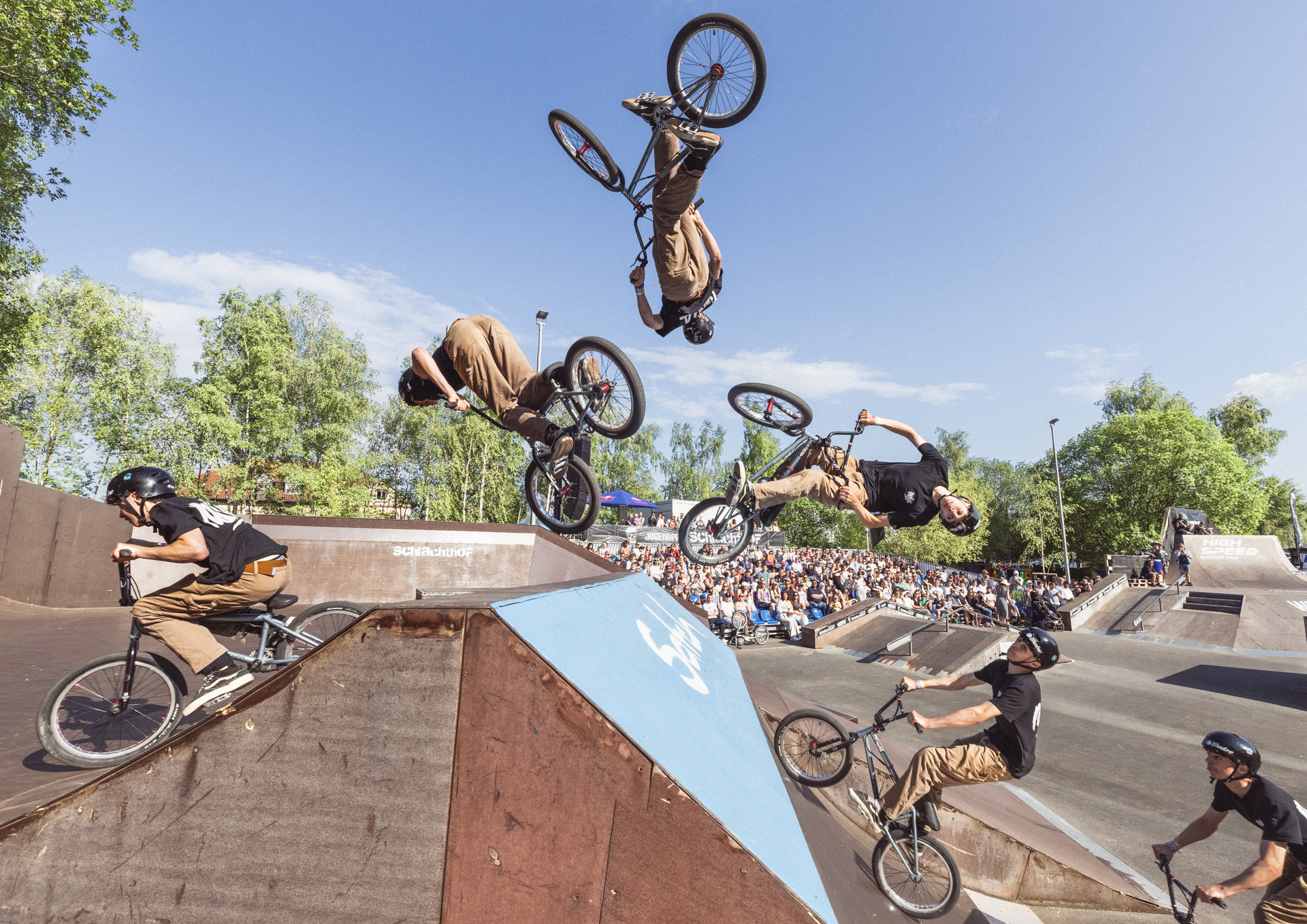 Mattis Neumann (ja, das ist der Sohn des Moderators) mit seinem Signaturetrick