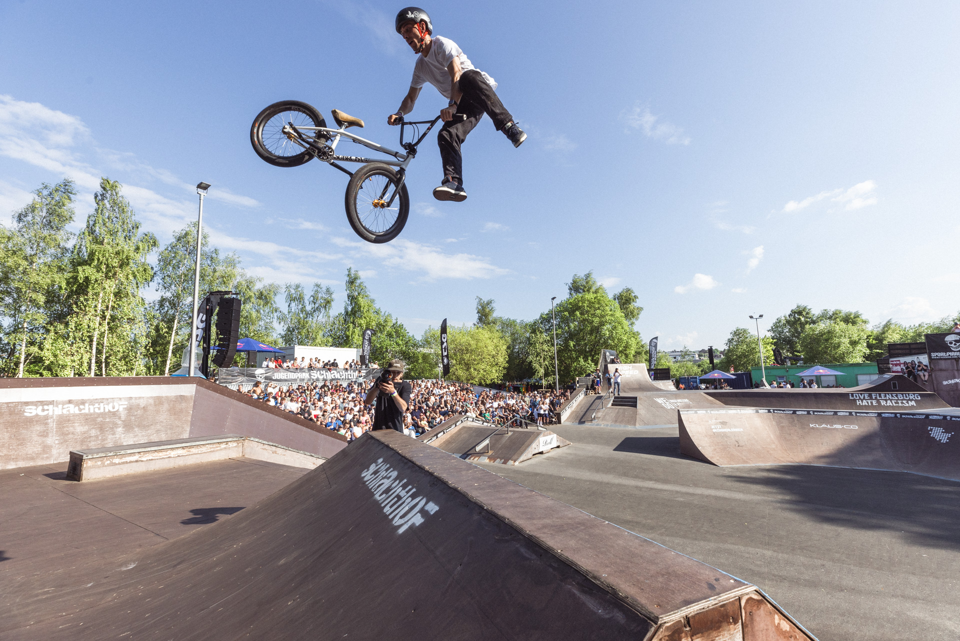Fabian Sobecki aus Erfurt ist nicht weit, wenn man irgendwo mit Double Whips um sich schmeißen kann – und der Step-Up in Flensburg eignet sich dazu ganz vorzüglich!