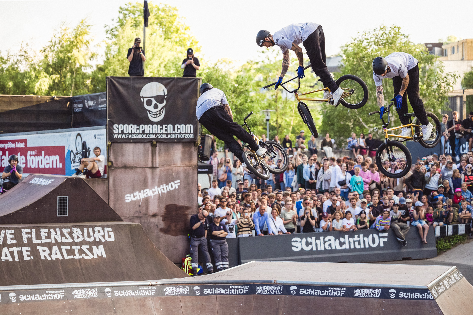 Wie gesagt, diese Box ist tricky zu fahren. Jack Watts bereite ist trotzdem keine größeren Probleme, daran einen 36o Triple Bar zu performen. Profi halt!