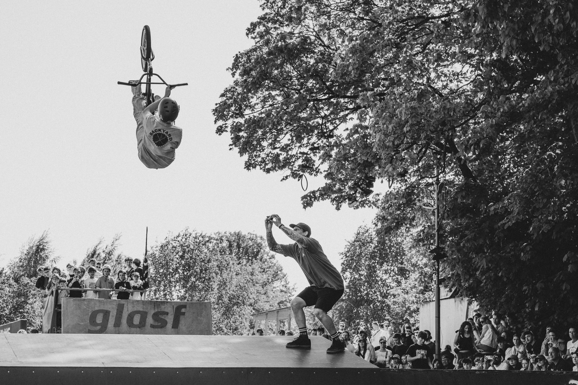 Die Jungs und Mädels vom Backjard e. V. aus Oldenburg sind auf dem Butcher Jam traditionell zahlreich vertreten. Hier haben wir den amtierenden Deutschen Juniorenmeister Finn Lismann mit einem Barspin to Nohand Backflip