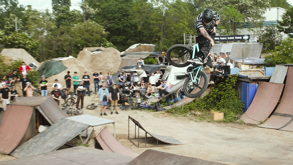 Einfach das kurpfälzische Swampfest?! Hier entlang für das Video vom "Out Of Dust"-Jam, zu dem die GtG Crew auf das Gelände des BMCC Mannheim geladen hatte.
