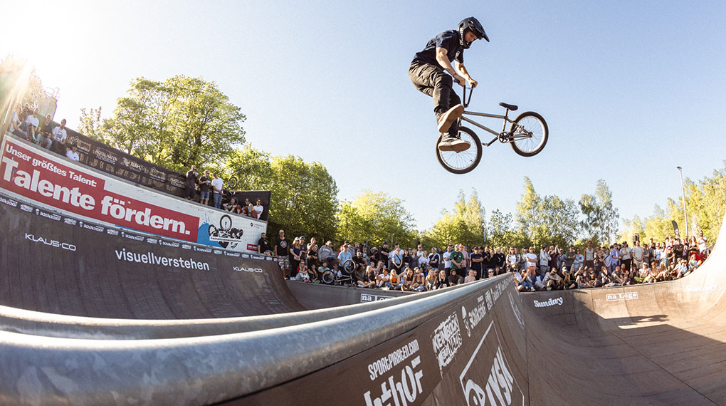 Auch in diesem Jahr war der Butcher Jam eine große Party! Hier entlang für einen Schwung affenstarker Fotos aus dem Schlachthof BMX- & Skatepark Flensburg.