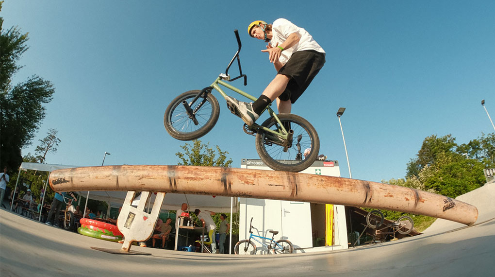 Eine Mordsgaudi trotz Regens! Hier entlang für einen Schwung schmackhafter Fotos vom Strawberry Jam 2024 im Skatepark Lohhof.