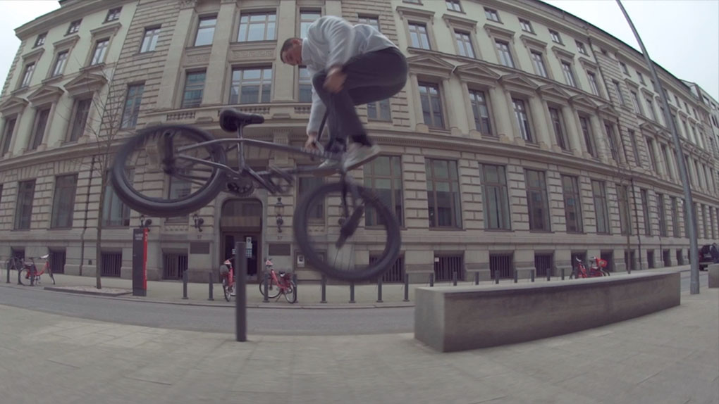 Bevor Tim Güntner nach Köln zieht, gibt es zum Abschied aus Hamburg die besten Clips, die der SIBMX-Fahrer in den letzten zweieinhalb Jahren gefilmt hat.