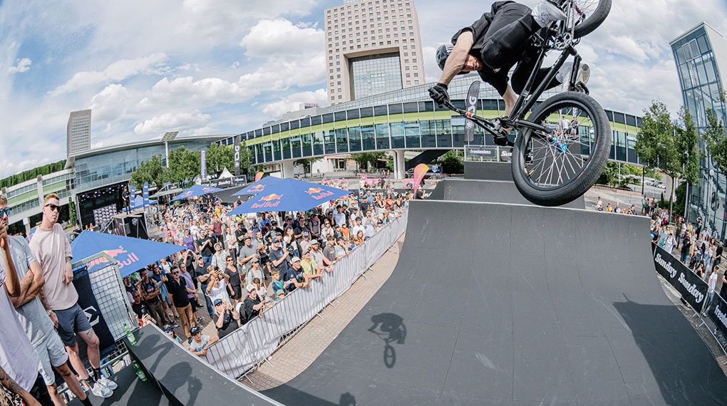 WOW, WOW, WOW! Noch mehr Publikum, noch mehr Rampen, noch mehr Action: Die zweite Auflage des EUROBIKE SKYLINE BMX Contests war ein voller Erfolg!