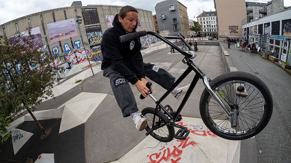 Die Homies von kunstform BMX Shop haben auf den Straßen von Kopenhagen ihr Unwesen getrieben. Hier ist ein Schwung richtig guter Fotos von ihrem Trip.