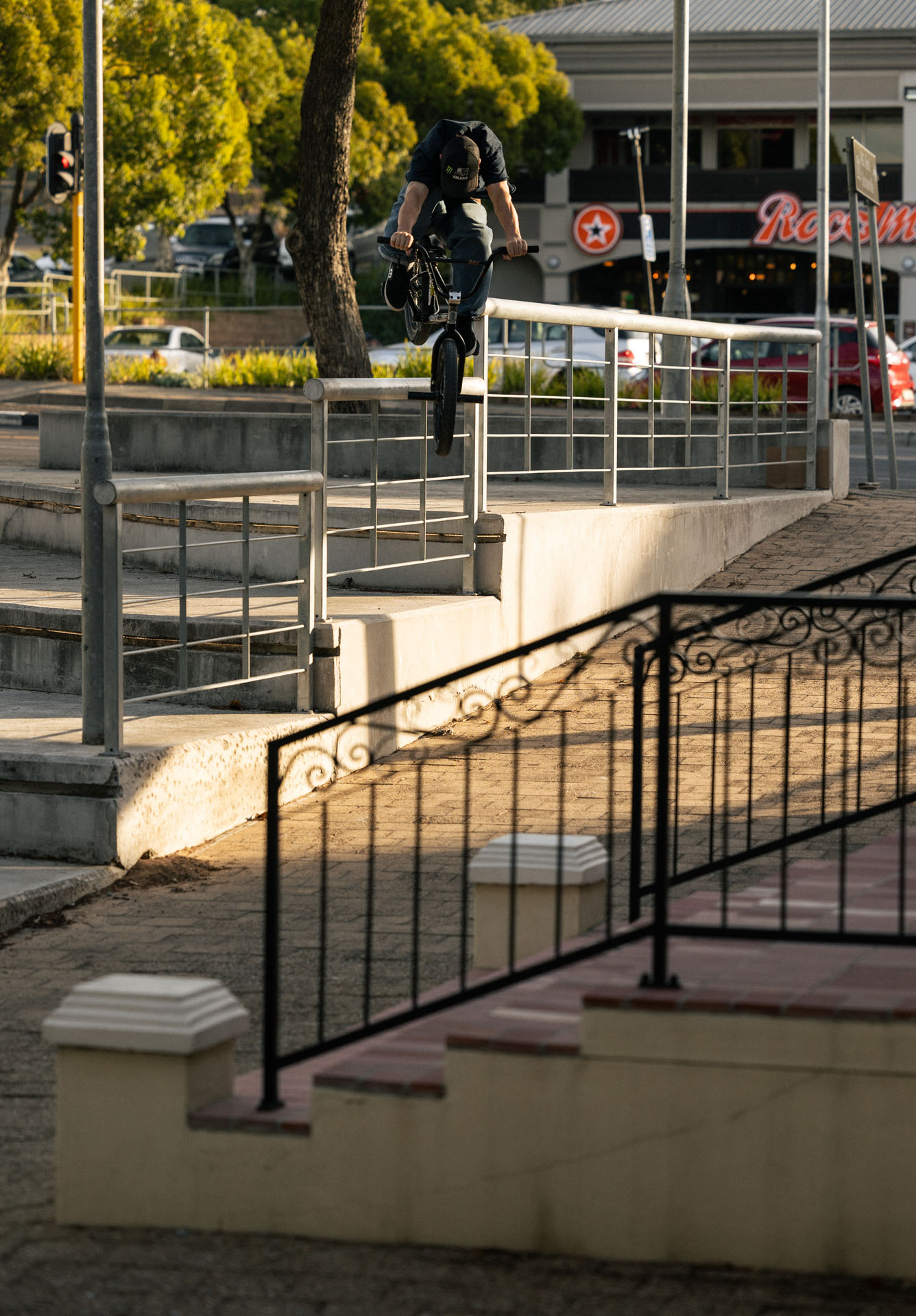 Dies ist nicht nur einfach ein Bunnyhop von Jordan über das Rail, sondern ein Crankarm to Over