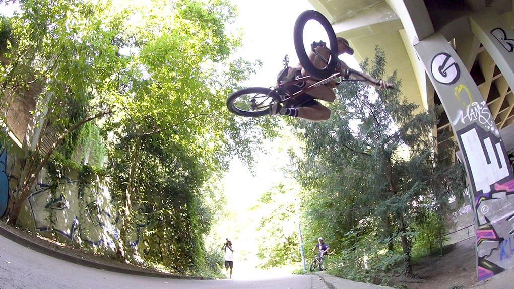 Spots über Spots, bestes Sommerwetter und eine motivierte Grindsportmeute – der 1. Stopp der Nuts & Bolts Swiss Street Series 2024 in Basel war der Knaller!