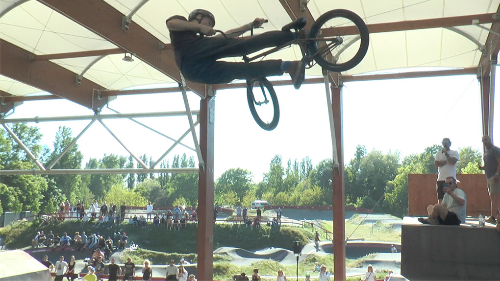 Hier entlang für die Highlights von den Parkfinals der Amateure und Pros auf dem Highway to Hill 2024 im Mellowpark Berlin.