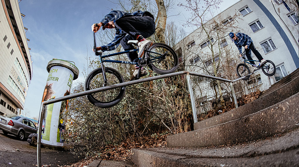 Bangers on top of bangers! Fünf Jahre lang mussten wir auf das neue Video von Eddie Baum für Fiend BMX warten. Aber das Warten hat sich gelohnt!