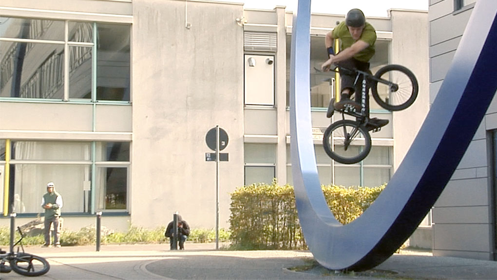 Das Team von SIBMX hat vier Tage lang die Straßen des Rhein-Main-Gebiets unsicher gemacht. Hier entlang für ihre beträchtliche Clipausbeute.