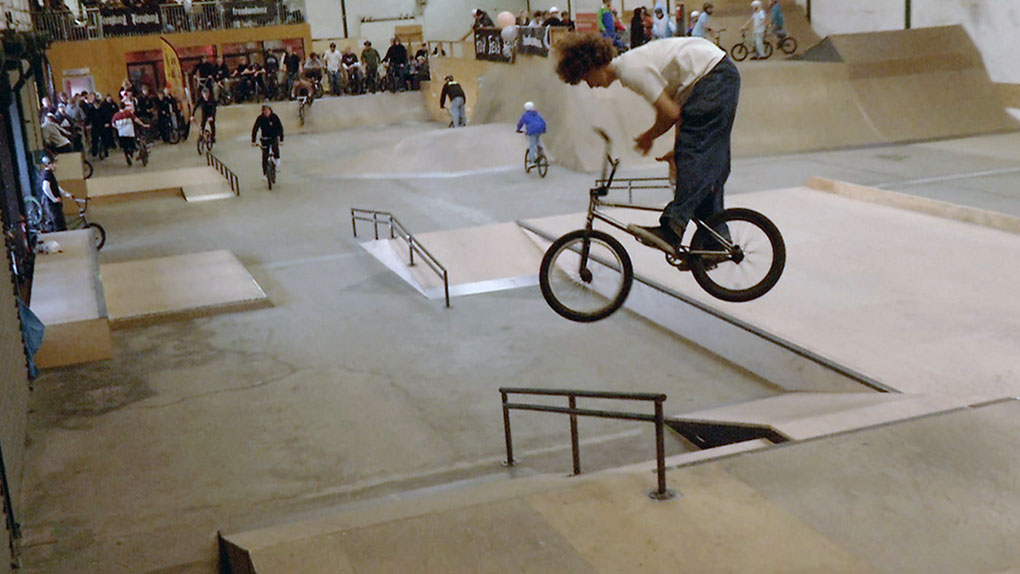 Vor den freedombmx Awards 2024 hieß es nachmittags zunächst anschwitzen auf dem Halloween Jam in der Gleis D Skatehalle.