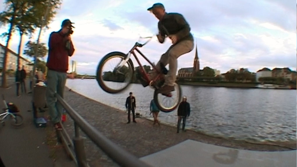 Für die Friends Section des "Lost & Found"-Mixtapes von der Ironfield Crew wurden Spots in Siegen, FFM und sogar Australien durchmassiert.