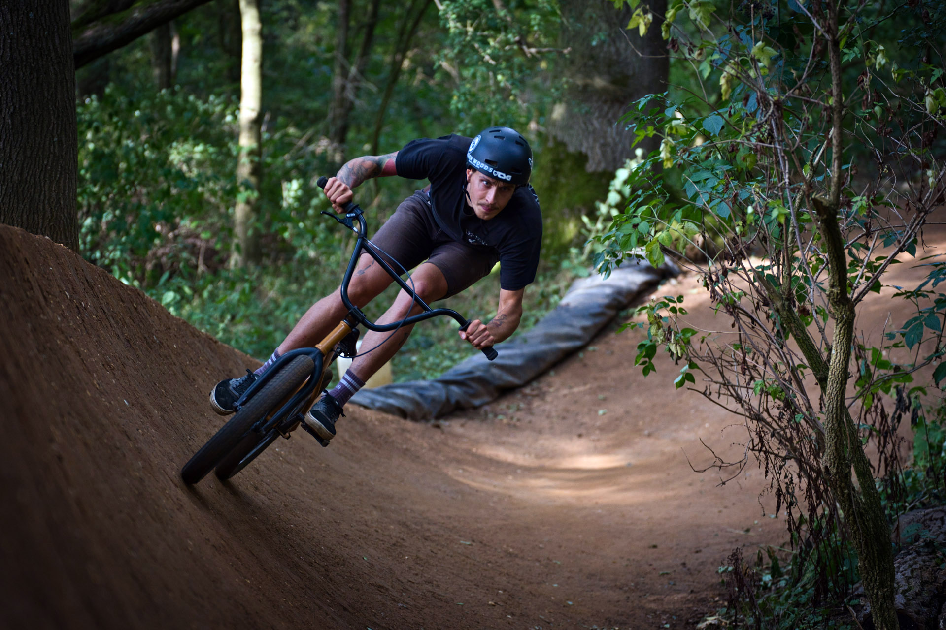 Volle Konzentration! Müsli durch die längste Kurve Englands auf dem Weg zu einem der größten Sprünge des Landes
