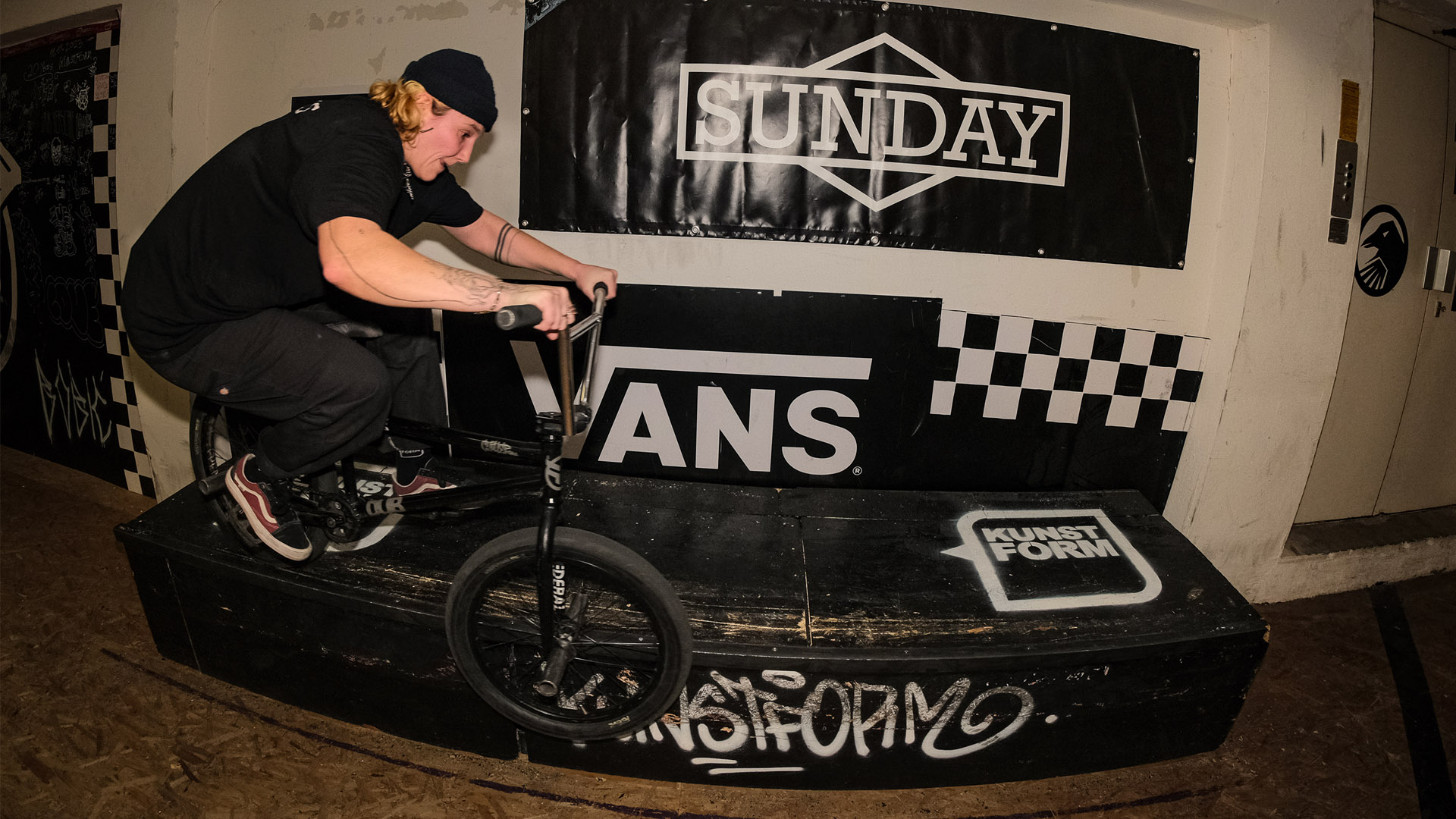 Nach fast 5 Jahren der Abstinenz hat der kunstform BMX Shop wieder zur dicksten Sause des Jahres eingeladen: der Stock Session 2025!